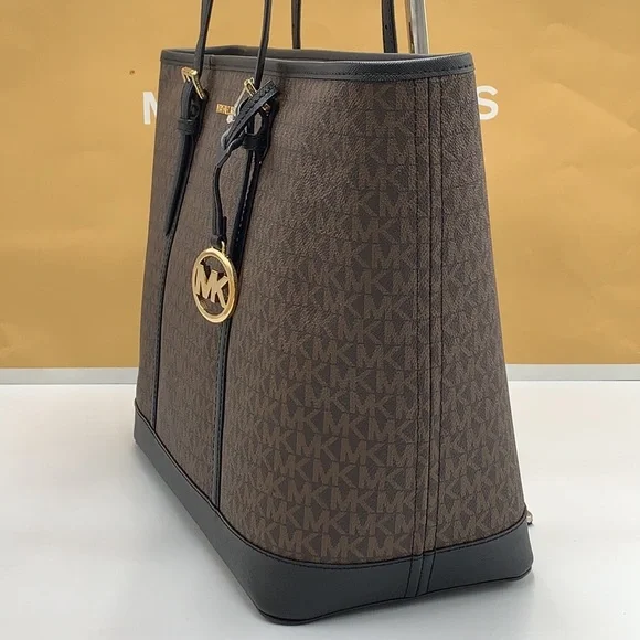 MICHAEL KORS OUTLET
Jet Set Travel Large Logo Tote Bag - Picture 9 of 14